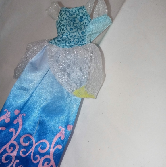 5 Barbie dolls 2009, 2010 & 2015 - Picture 15 of 16